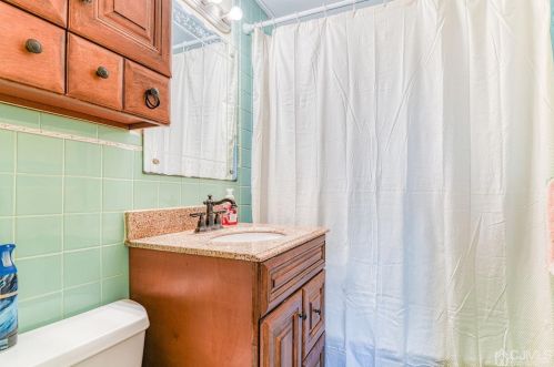 43 Park Ave, Avenel NJ 07001-1456 exterior