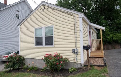 18 Unity St, Woonsocket, RI 02895-5307