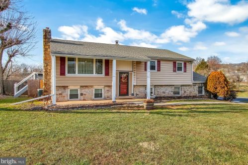 1243 Crestwood Dr, Pottstown, PA 19464-2931