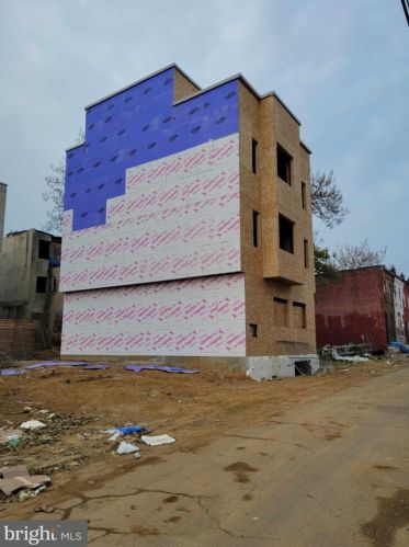 2144 Darien St, Philadelphia, PA 19122-1316