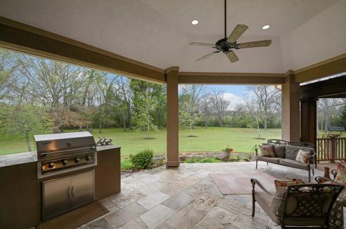 2200 Spg Br Rd, Montgomery TX 77316-2503 exterior