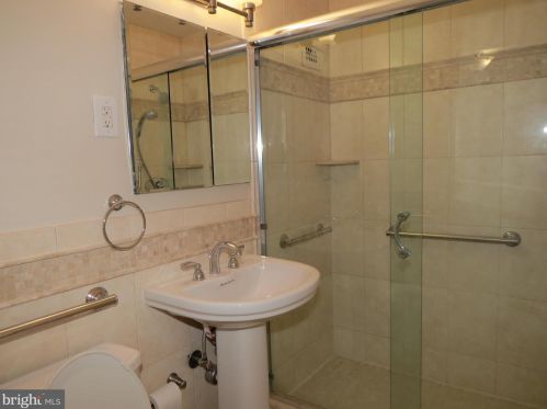 10401 Grosvenor Pl, Rockville MD  20852-4646 exterior