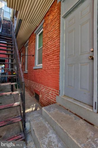 220 James St, Lancaster PA 17603-2810 exterior