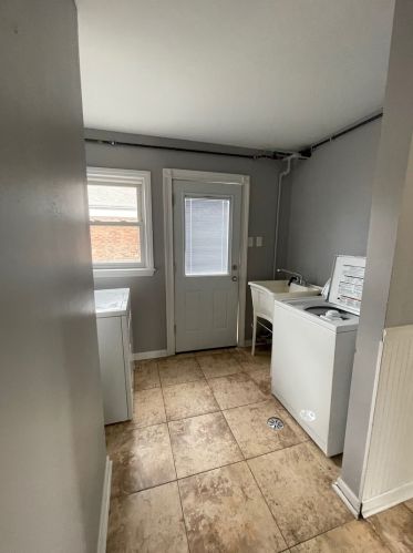 3140 Whipple Dr, Chicago IL  60803-5880 exterior