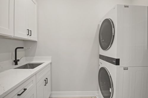 1323 Nelson St, Chicago IL 60657-3103 exterior