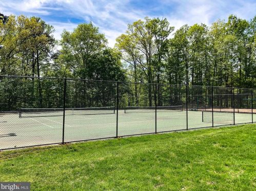 6026 Lands End Ln, Alexandria VA 22315-2669 exterior