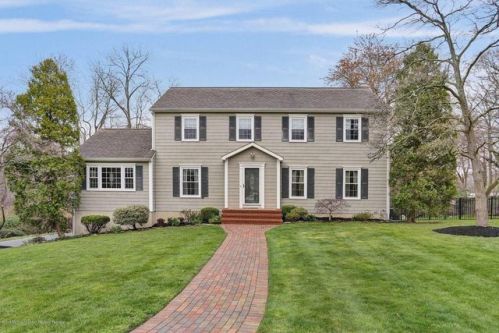 831 Tilton Pl, Middletown, NJ 07748-3713