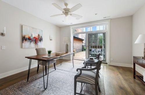 61 Elm St, Chicago IL 60610-2434 exterior