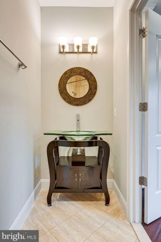 1339 Mayflower Dr, Mc Lean VA 22101-5612 exterior