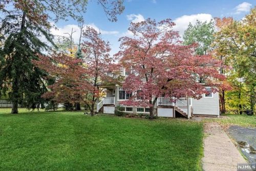 102 Woodcliff Ave, West Paterson NJ  07424-1045 exterior