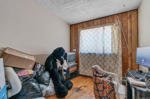 4 Hampton Ct, Middletown NY 10941-1610 exterior