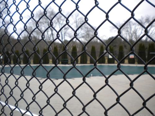 118 Ambassador Dr, Manchester CT  06042-2456 exterior