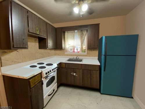 45 River Styx Rd, Hopatcong NJ 07843-1827 exterior