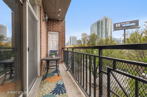 820 Hubbard St, Chicago IL  60642-8206 exterior