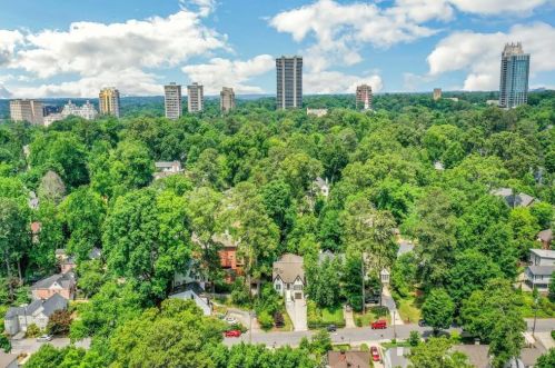 2652 Acorn Ave, Atlanta, GA 30305-3704