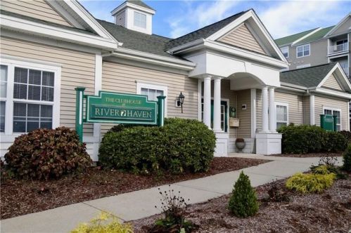 82 Mill St, Woonsocket RI  02895-2164 exterior