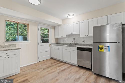 1707 Forest Glen Rd, Silver Spring MD  20910-1409 exterior