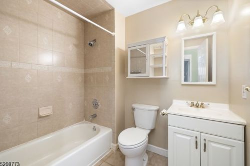 124 Exeter Ct, Piscataway NJ  08854-2178 exterior