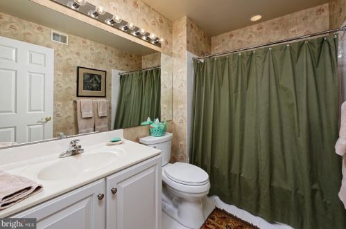 120 Queen St, Alexandria VA 22314-2610 exterior