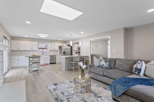 5933 79th St, Milwaukee WI  53218-1716 exterior