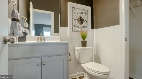 16654 Crabbs Branch Way, Rockville MD 20855-2201 exterior