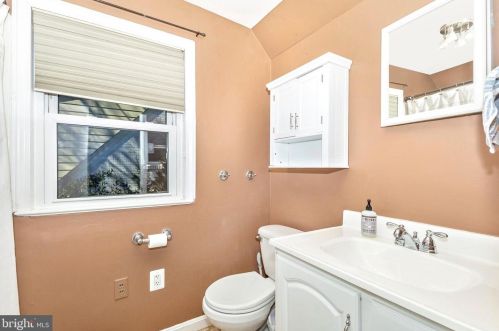 604 Forest Glen Rd, Silver Spring MD 20910-1122 exterior