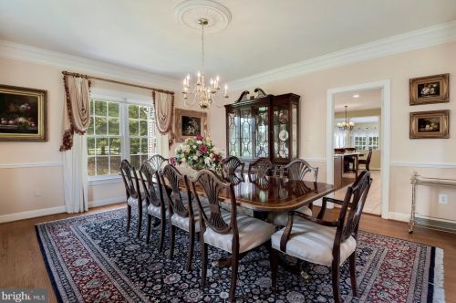 10720 Cloverbrooke Dr, Rockville MD 20854-6372 exterior