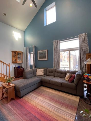 2746 Ashland Ave, Chicago IL 60657-6564 exterior