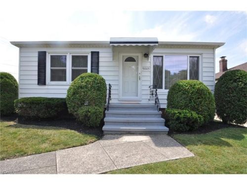 9005 Outlook Dr, Cleveland OH  44144-2456 exterior