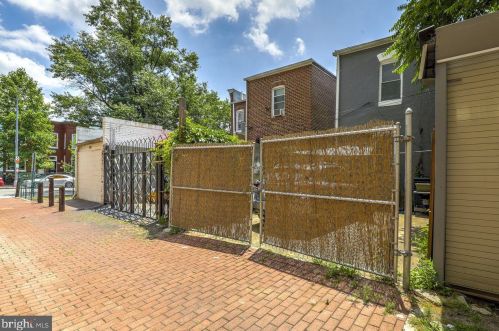 805 T St, Washington DC 20001-3127 exterior