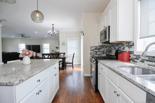 41 Windermere Vlg Rd, Ellington CT exterior