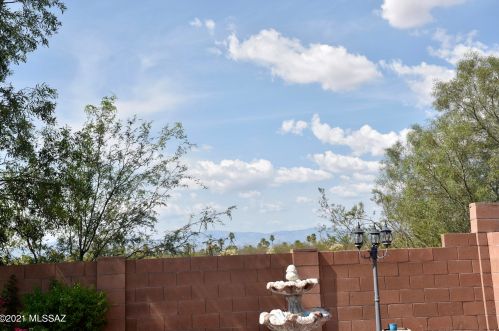 7449 Fair Meadows Loop, Tucson AZ 85756-6151 exterior