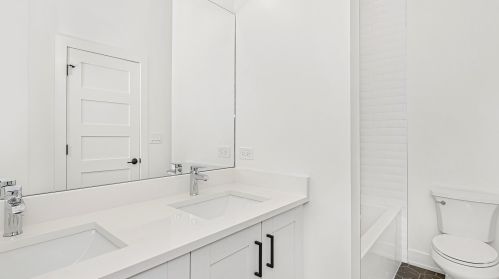 3358 Calumet Ave, Chicago IL 60616-1407 exterior