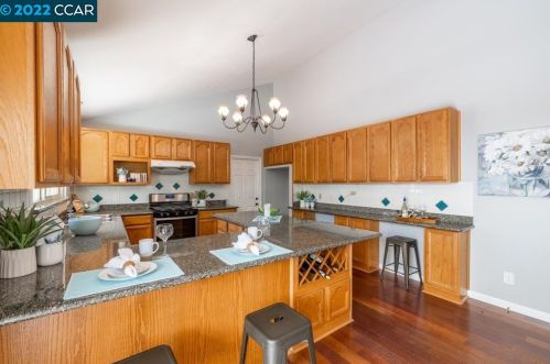 1126 Crowe Pl, Concord CA 94518-1712 exterior