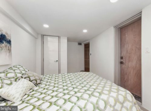 1607 D St, Washington DC  20003-2441 exterior