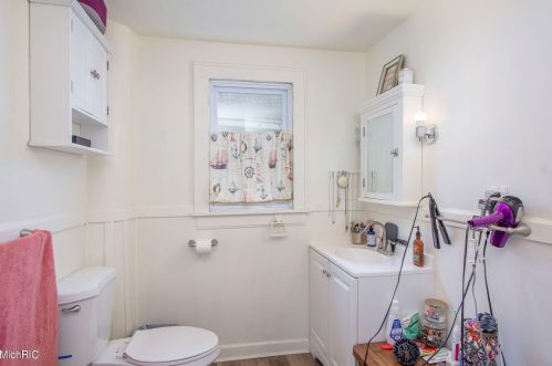 708 Coit Ave, Grand Rapids MI 49503-2737 exterior