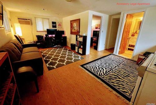 313 Plymouth St, Huntington Station NY exterior