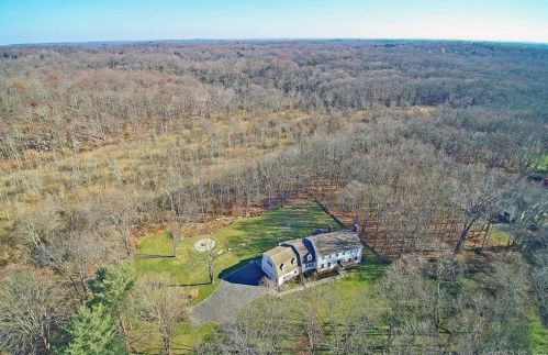 94 Spectacle Ln, Ridgefield CT 06877-5715 exterior