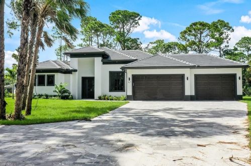 867 2nd St, Naples, FL 34120-2261