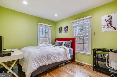 7408 Salford Ct, Alexandria VA  22315-4728 exterior