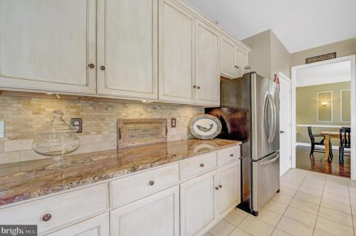 5 Cobblestone Ct, Columbus NJ 08022-1969 exterior