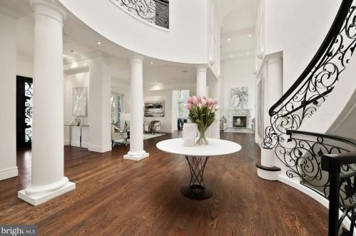 9318 Cranford Dr, Rockville MD 20854-2231 exterior