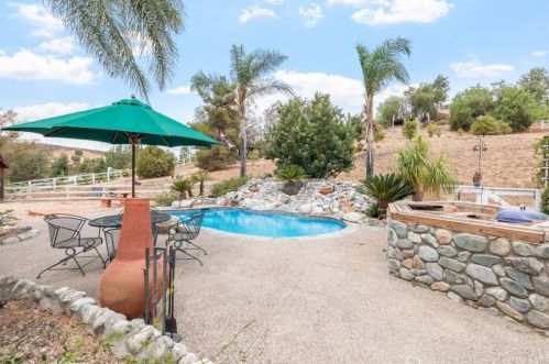 38325 De Portola Rd, Temecula CA 92592-8984 exterior