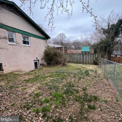 10713 Woodsdale Dr, Silver Spring, MD 20901-1547