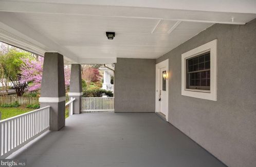 4124 Fessenden St, Washington DC  20016-4227 exterior