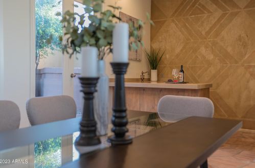 5761 Echo Canyon Cir, Phoenix AZ  85018-1270 exterior