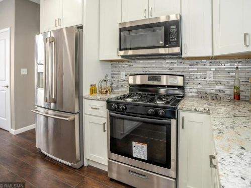 896 6 St, Saint Paul MN 55106-4503 exterior