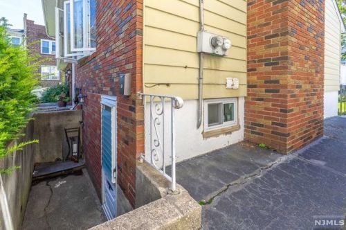 390 Jersey Ave, Fairview NJ 07022-1200 exterior