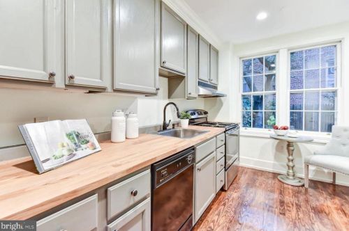 106 7th St, Washington DC  20003-1212 exterior