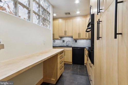 730 Bainbridge St, Philadelphia PA 19146-1807 exterior